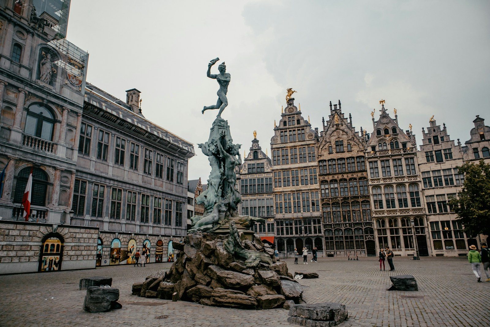 architectural photography of a statue